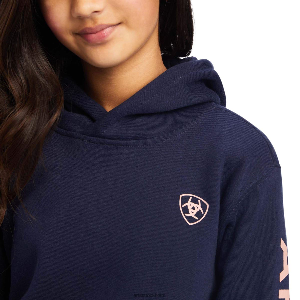 Kläder Ariat hoodie med äkta armlogotyp marinförmörkelse barn F04844109