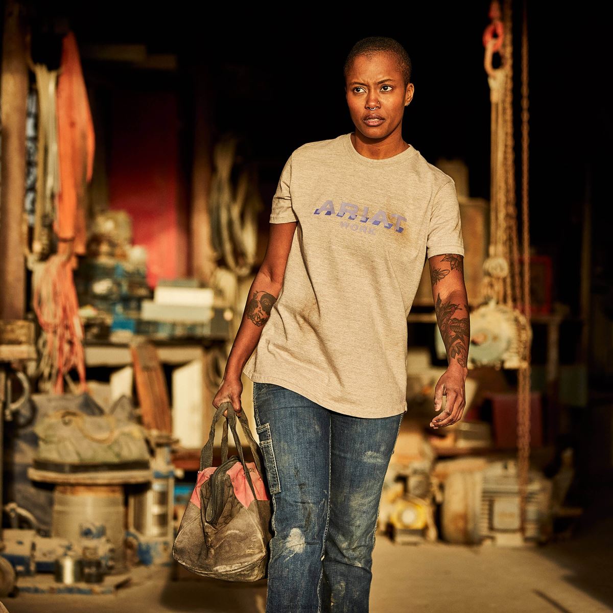 blast Ariat T-shirt med stark logotyp i armeringsjärn i bomull portabella ljung kvinnor F04843118