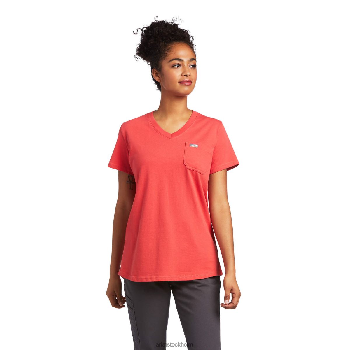 blast Ariat grafisk t-shirt med stark flagga i armeringsjärn i bomull tranbär kvinnor F04842908