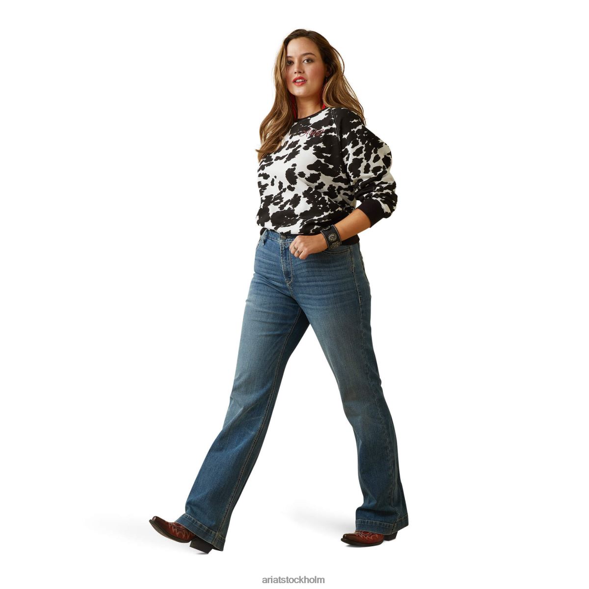 blast Ariat äkta hide crew sweatshirt holstein ko-tryck kvinnor F04843330