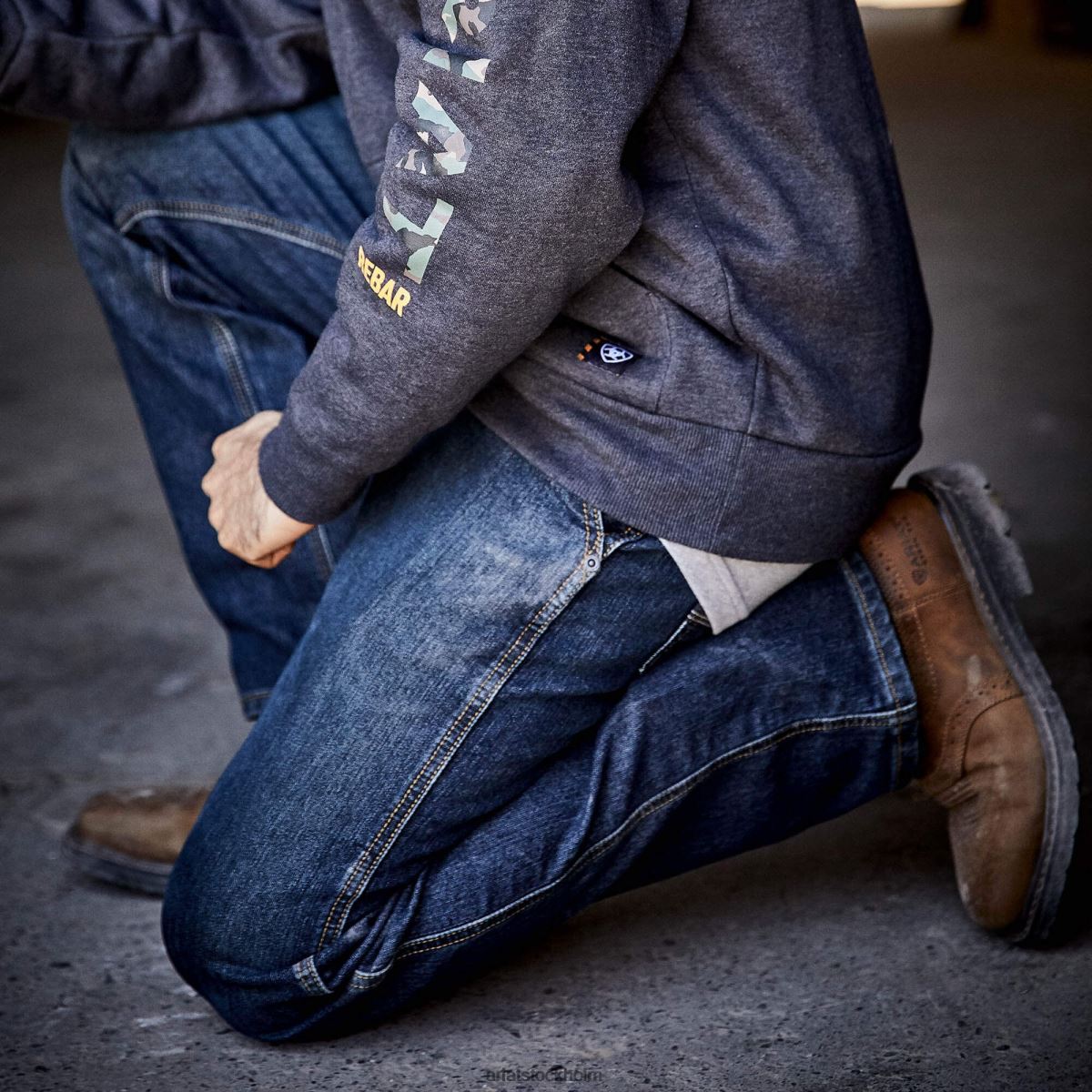 bottnar Ariat armeringsjärn m4 låg resväg durastretch arbetshäst boot cut jean Spöke män F04841727